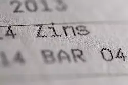 Festgeld und Tagesgeld bringen wieder weniger ein. (Symbolbild) - © Daniel Karmann/dpa