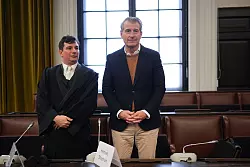 Der Vater, Stephan Hensel, wurde von seinem Anwalt Philip von der Meden begleitet. - &copy; Marcus Brandt/dpa Pool/dpa