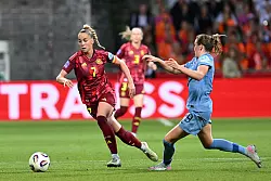 Außenverteidigerin Gwinn zählt auf ihrer Position zu den weltbesten Spielerinnen. - © Carmen Jaspersen/dpa