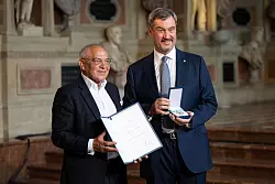 Wurde in diesem Jahr geehrt: Felix Magath (l). - © Lukas Barth/dpa