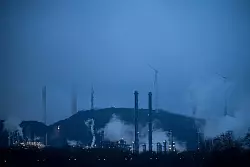 BP will seine Raffinerietochter Ruhr Oel verkaufen. (Archivbild) - © Fabian Strauch/dpa