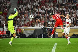 Erstes Pflichtspiel für die Bayern, erstes Tor: Luis Díaz trifft per Kopf. - © Tom Weller/dpa