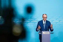 Merz hatte die Debatte in der vergangenen Woche mit einer Äußerung ausgelöst. - © Christophe Gateau/dpa