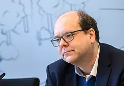 Niedersachsens Umweltminister Christian Meyer (Gr&uuml;ne) sieht keinen Bedarf f&uuml;r weitere Gasf&ouml;rderprojekte. (Archivbild) - &copy; Julian Stratenschulte/dpa