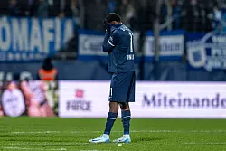 Schlusspfiff in Bochum, Enttäuschung bei Moritz Kwarteng. - © David Inderlied/dpa