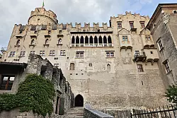 Das Castello del Buonconsiglio ist wohl das bedeutendste profane Bauwerk des Trentino und steht auf einem Felsvorsprung im Nordosten der Altstadt von Trient. - © Ute Müller/dpa-tmn