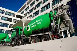 Größter Emittent 2024 blieb - trotz eines leichten Rückgangs - der Baustoffkonzern Heidelberg Materials. (Archivbild) - © Uwe Anspach/dpa