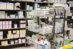 Auch F&auml;lle von falscher Medikation registrierte der Medizinsiche Dienst 2023. - &copy; Frank Molter/dpa