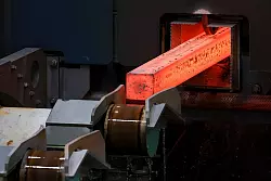 Die deutsche Stahlindustrie leidet unter der Krise in Abnehmerbranchen, vor allem der Autoindustrie. (Archivbild) - &copy; Jan Woitas/dpa