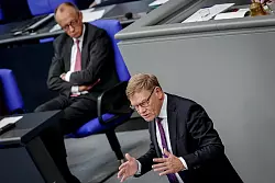 &laquo;Au&szlig;enpolitik aus einem Guss&raquo; zwischen Kanzleramt und Ausw&auml;rtigem Amt: Au&szlig;enminister Johann Wadephul zieht eine positive Zwischenbilanz der Zusammenarbeit mit Kanzler Friedrich Merz (beide CDU). - &copy; Kay Nietfeld/dpa