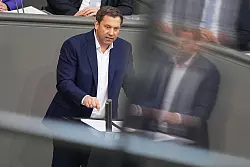 SPD-Fraktionschef Klingbeil fordert Modernisierung Deutschlands. - &copy; Michael Kappeler/dpa