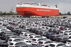 Die deutsche Autoindustrie hat 2024 mehr Fahrzeuge in die USA exportiert (Archivbild) - © Ingo Wagner/dpa