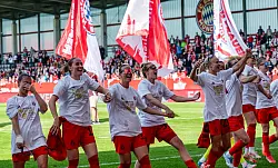 Bayern-Frauen jubeln über die Meisterschaft und können nun auch den DFB-Pokal holen - © Leonie Asendorpf/dpa