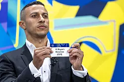 Bei der Auslosung für das Achtelfinale heißt es für die Bayern: Leverkusen oder Atlético Madrid. - © Martial Trezzini/KEYSTONE/dpa