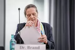 Die Bundeswahlleiterin, Ruth Brand, sorgt in Zusammenarbeit mit den anderen Wahlorganen und mit Unterstützung des Bundesamtes für Sicherheit in der Informationstechnik (BSI) dafür, dass die Bundestagswahl sicher abläuft. (Archivfoto) - © Kay Nietfeld/dpa