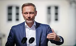 - &copy; Kay Nietfeld/dpa