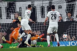 Vier Gladbacher Treffer, aber keine Punkte. - © Federico Gambarini/dpa