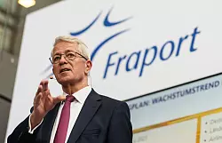 Der Frankfurter Flughafen-Chef Stefan Schulte verspricht bessere P&uuml;nktlichkeit. (Archivbild) - &copy; Andreas Arnold/dpa