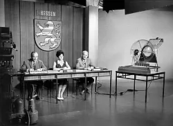 Die Ziehung der Lottozahlen kam 1965 ins Fernsehen. (Archivbild) - © picture alliance / dpa