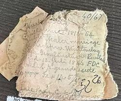 Die durch Wassereintritt teils vergammelten M&uuml;nzt&uuml;tchen, die jahrzehntelang vergraben waren. - &copy; Christian Stoess/dpa