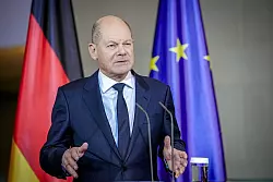 Bundeskanzler Olaf Scholz und seine Ampel-Regierung mit Gr&uuml;nen und FDP befinden sich seit Monaten im Stimmungstief. - &copy; Kay Nietfeld/dpa