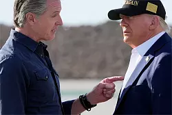 Newsom geriet mit Trump auch wegen dessen migrationspolitischer Linie aneinander. (Archivbild) - &copy; Mark Schiefelbein/AP/dpa