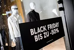 Wenn die Schn&auml;ppchen-Flut kein Ende nimmt, ist st&auml;ndig Selbstkontrolle gefragt. (Archivbild) - &copy; Christoph Soeder/dpa