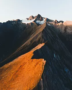 Besonders fotogen bei tiefstehender Sonne: der Großglockner, Österreichs höchster Berg. - © Bachmann Elias/Tirol Werbung/dpa-tmn