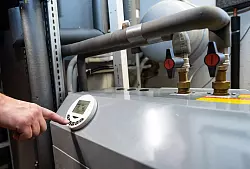 Regiert die Politik in die Keller hinein? - © Silas Stein/dpa