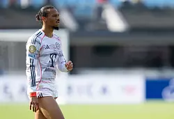 Auch Leroy Sané vom FC Bayern kämpft mit den Temperaturen - © Sven Hoppe/dpa