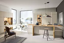 Naturnahe Töne und ruhige Holzoptiken erzeugen eine wohnliche Atmosphäre. - © Nolte Küchen/dpa-tmn