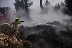 In den W&auml;ldern rund um Jerusalem kommt es immer wieder zu Feuern. - &copy; Ohad Zwigenberg/AP/dpa