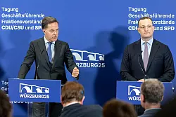 Nato-Generalsekret&auml;r Mark Rutte kam als Gast zur Klausur. - &copy; Daniel Karmann/dpa