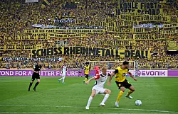 Die BVB-Fans protestieren gegen den Rheinmetall-Deal. - &copy; Bernd Thissen/dpa