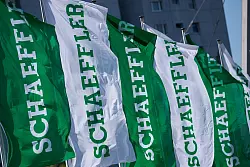 Schaeffler setzt trotz Krise auf Innovation und Diversifikation - und baut in Europa Personal ab. (Archivbild) - © Daniel Karmann/dpa