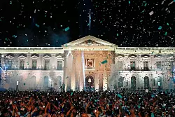 Jubel vor dem Präsidentenpalast. - © Moises Castillo/AP/dpa