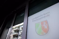 Bei Cum-Ex verschoben Finanzakteure Aktien mit («cum») und ohne («ex») Dividendenanspruch hin und her, um gar nicht gezahlte Steuern erstattet zu bekommen. - © Rolf Vennenbernd/dpa