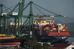 Strittig ist die Kontrolle der Häfen auf beide Seiten des Kanals durch ein Unternehmen aus Hongkong. - © Matias Delacroix/AP/dpa