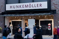 Seit Jahren in Deutschland: das niederl&auml;ndische Bekleidungsunternehmen Hunkem&ouml;ller. - &copy; Rolf Vennenbernd/dpa