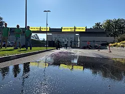 Greenpeace protestierte in Genf gegen den Einfluss der Öllobby auf die Verhandlungen. (Archiv) - © Christiane Oelrich/dpa