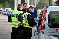 Grüne und Linke kritisieren Grenzkontrollen. - © Roberto Pfeil/dpa