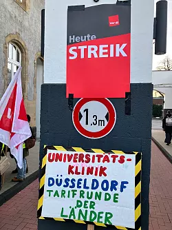 An der Uniklinik D&uuml;sseldorf l&auml;uft ein dreit&auml;giger Warnstreik von Besch&auml;ftigten. - &copy; Volker Danisch/dpa