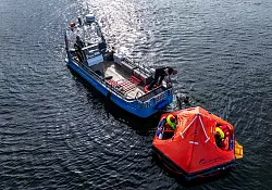 Die dortige Firma trainiert normalerweise vor allem Mitarbeiter der Offshore-Branche. - &copy; Jens B&uuml;ttner/dpa