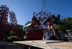 Die Arbeiten an dem Nachbau des Eiffelturms dauerten acht Jahre. - &copy; Hannes P. Albert/dpa