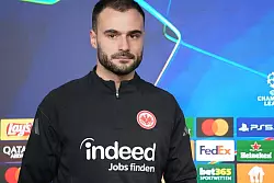 Tr&auml;gt vor&uuml;bergehend die Verantwortung bei der Eintracht: Dennis Schmitt. - &copy; Marc Sch&uuml;ler/dpa