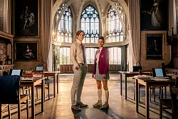 James Beaufort (Damian Hardung) und Ruby Bell (Harriet Herbig-Matten) in der Kulisse der Amazon-Serie «Maxton Hall». - Stephan Rabold/© Prime Video/dpa