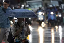 Auch Taiwan erlebte wegen des Tropensturms heftigen Regen. - &copy; Chiang Ying-ying/AP/dpa