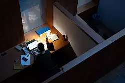 58 Prozent fühlen sich durch Schule, Studium oder den Beruf gestresst. (Symbolbild) - © Sebastian Kahnert/dpa