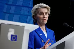 EU-Kommissionspräsidentin Ursula von der Leyen geht es mittlerweile schon wieder deutlich besser. (Archivbild) - © Omar Havana/AP/dpa