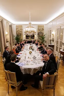 Bereits am späten Mittwochabend gab es Gespräche in der Residenz von Nato-Generalsekretär Mark Rutte. - © -/Nato/dpa